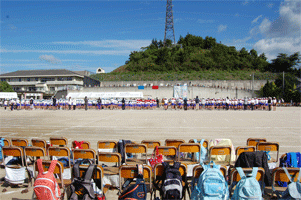 きれいな秋晴れ～の中、開会式中