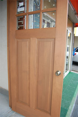 高槻市　美容室　木製ドア・フロアータイル