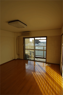 茨木市のマンションで「居間とキッチンを結んでリビングに！マンションリフォーム！」 
